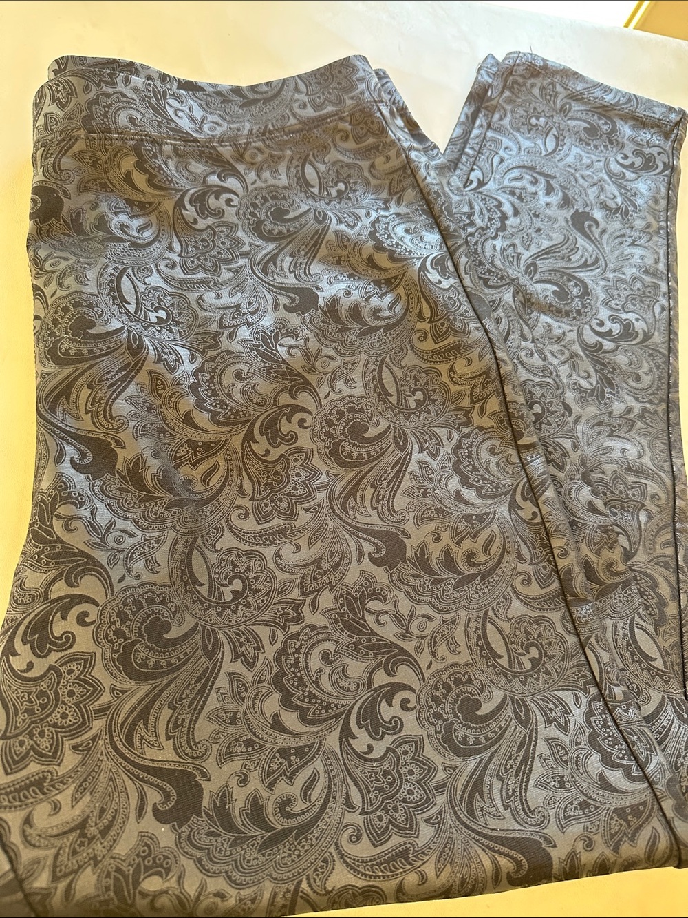Women with Control Gray Paisley Print Leggings, Five inch width at leg bottom